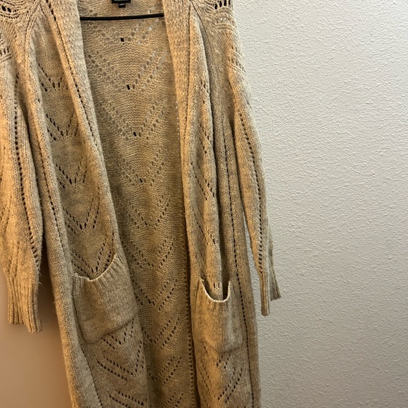 Beige long sweater size medium gently used - Picture 3 of 7
